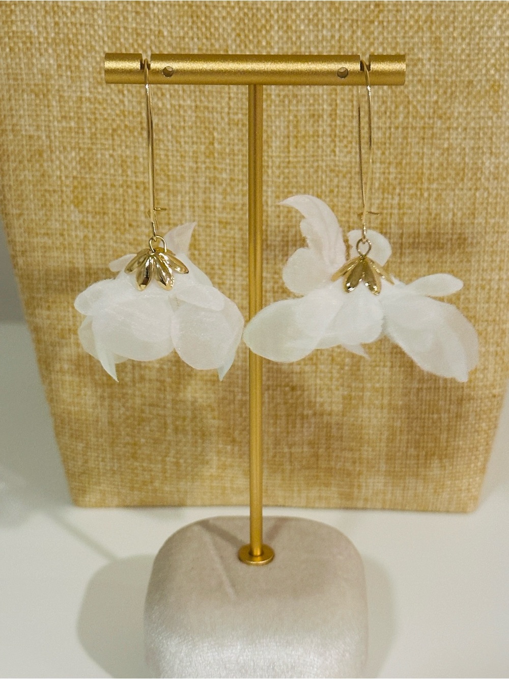 Fashion Jewelry White Petal Drop Earrings with Gold Accents